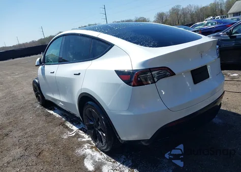 2024 Tesla Model Y Long Range Dual Motor All-Wheel Drive из США, поврежденный, VIN 7SAYGAEEXRF208493